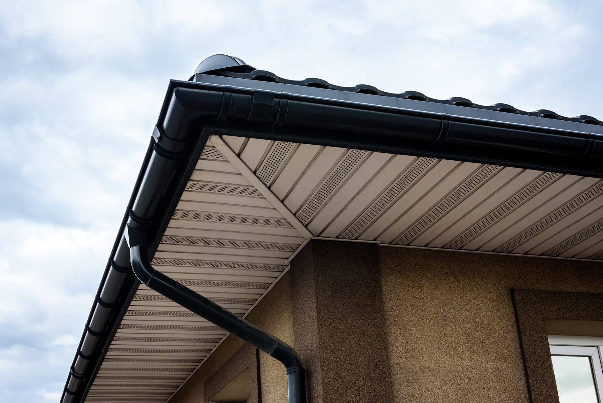 Clipped Gable Roof Overhang