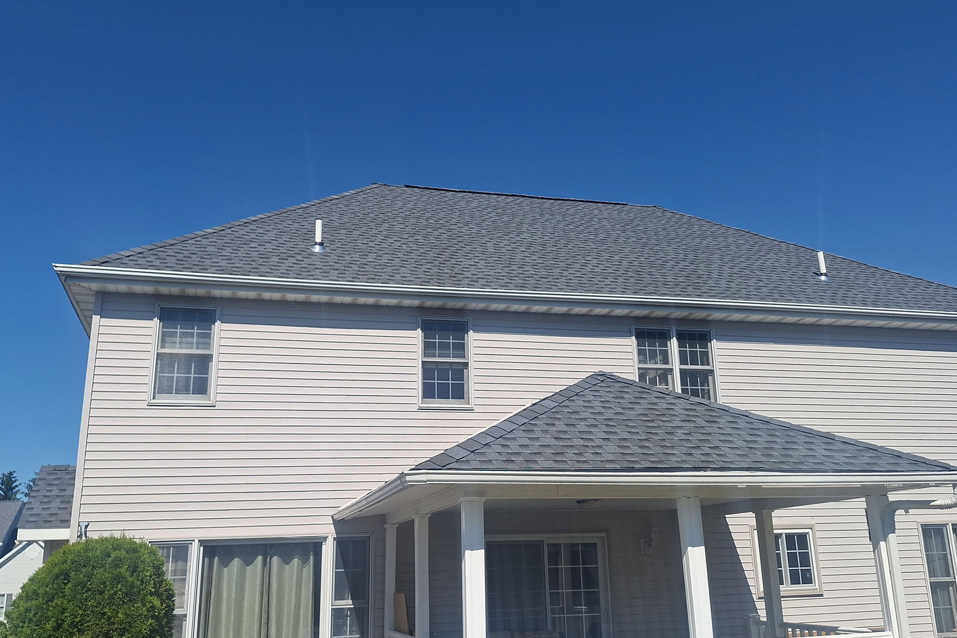 New dark roof in Cleveland, OH